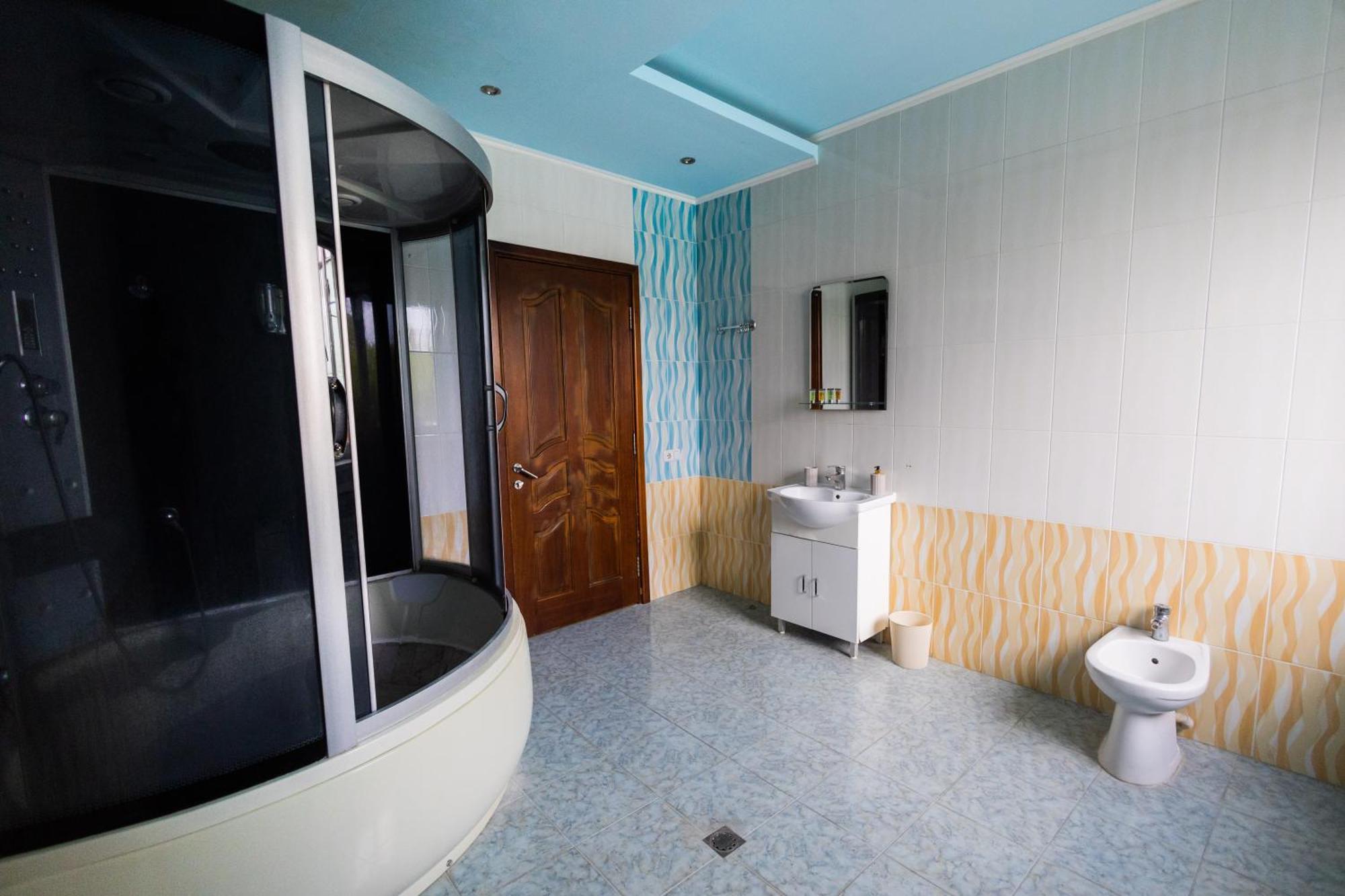 Yan Hotel Ереван Екстериор снимка