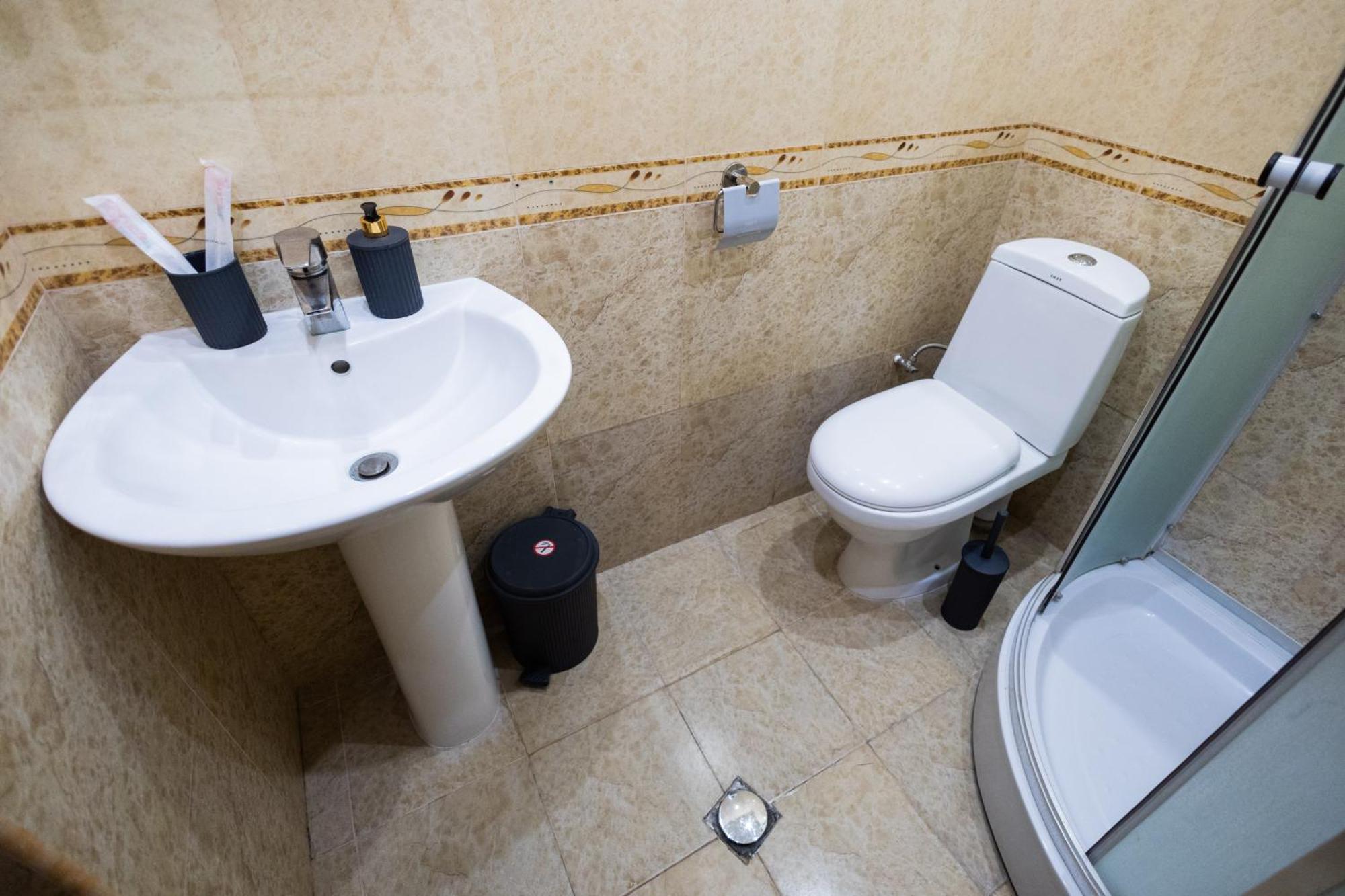 Yan Hotel Ереван Екстериор снимка