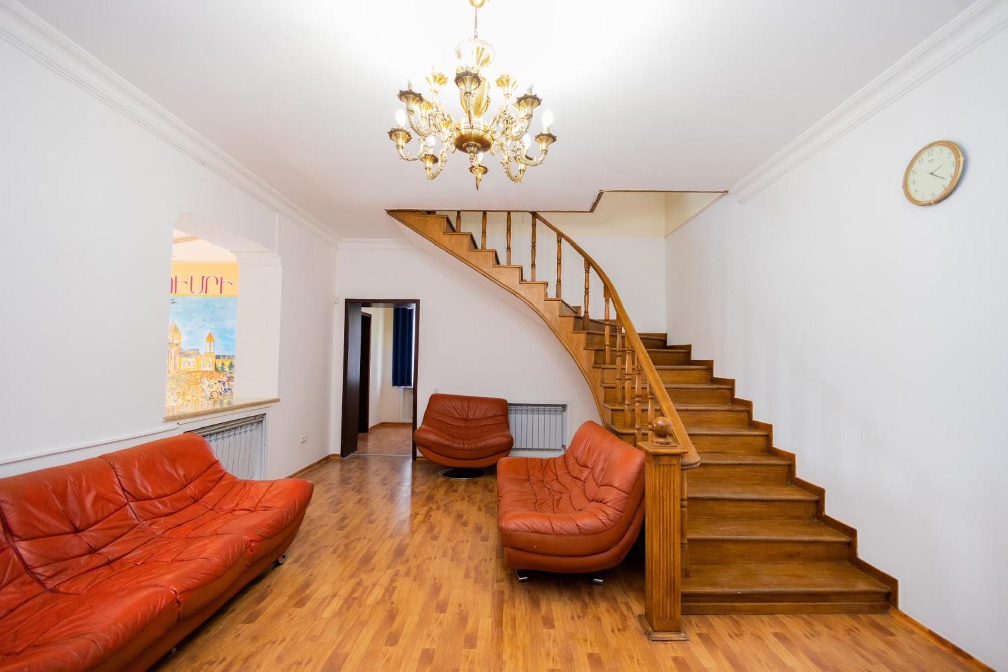 Yan Hotel Ереван Екстериор снимка